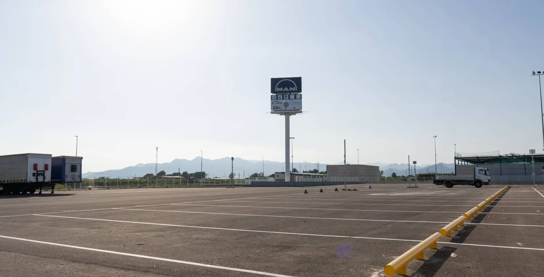 Parking camiones mowiz TRUCK Castellón (Alquerias), foto 2